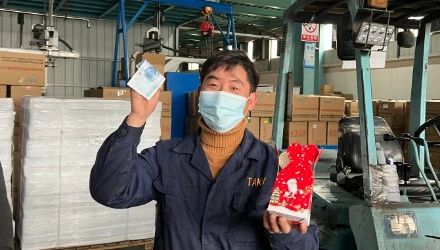 TAKY sends blessings, "Peace Apple" on Christmas Eve